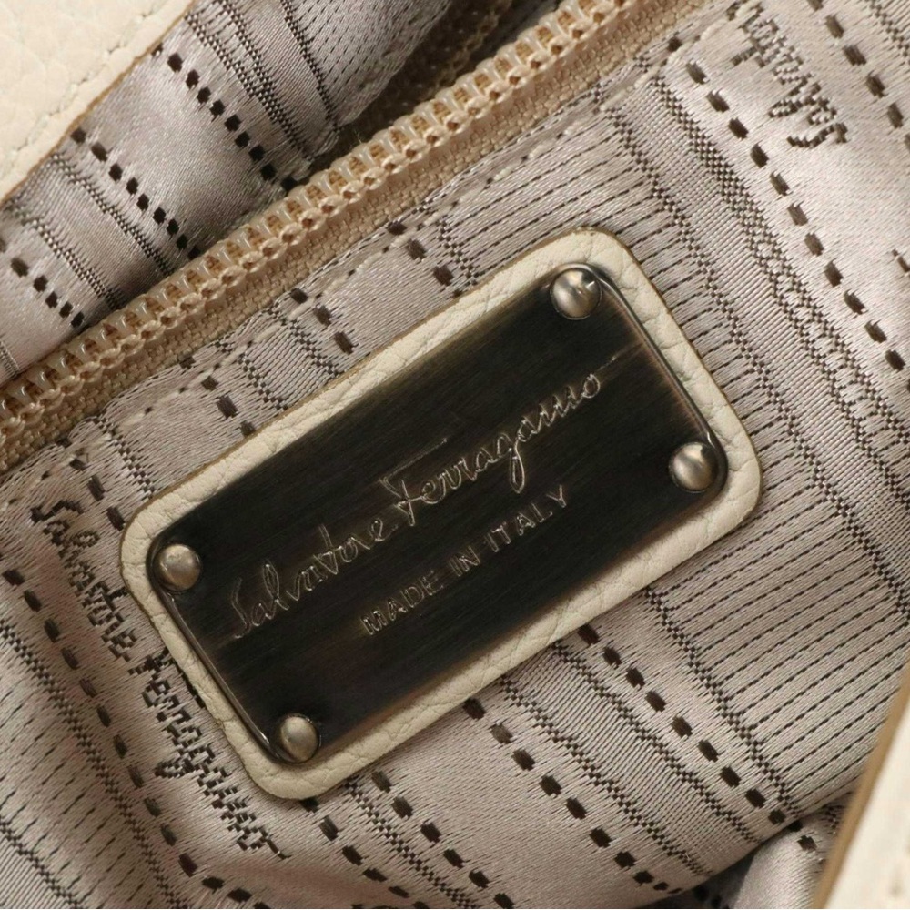 Salvatore Ferragamo Gancini White Leather Shoulder Bag - Picture 4 of 5